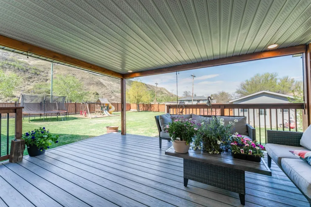 115 9 Street Drumheller AB T0J 0Y0