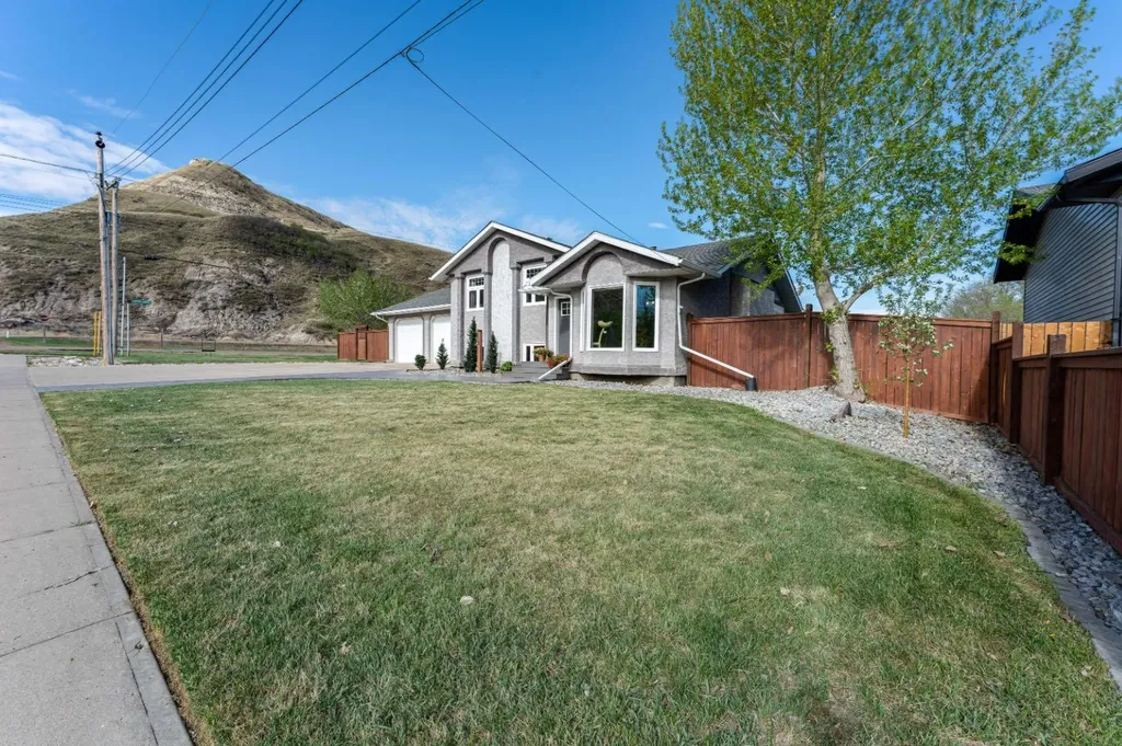 115 9 Street Drumheller AB T0J 0Y0
