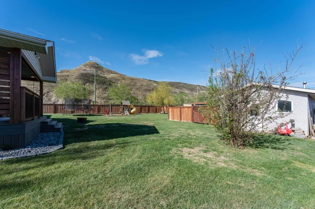 115 9 Street Drumheller AB T0J 0Y0