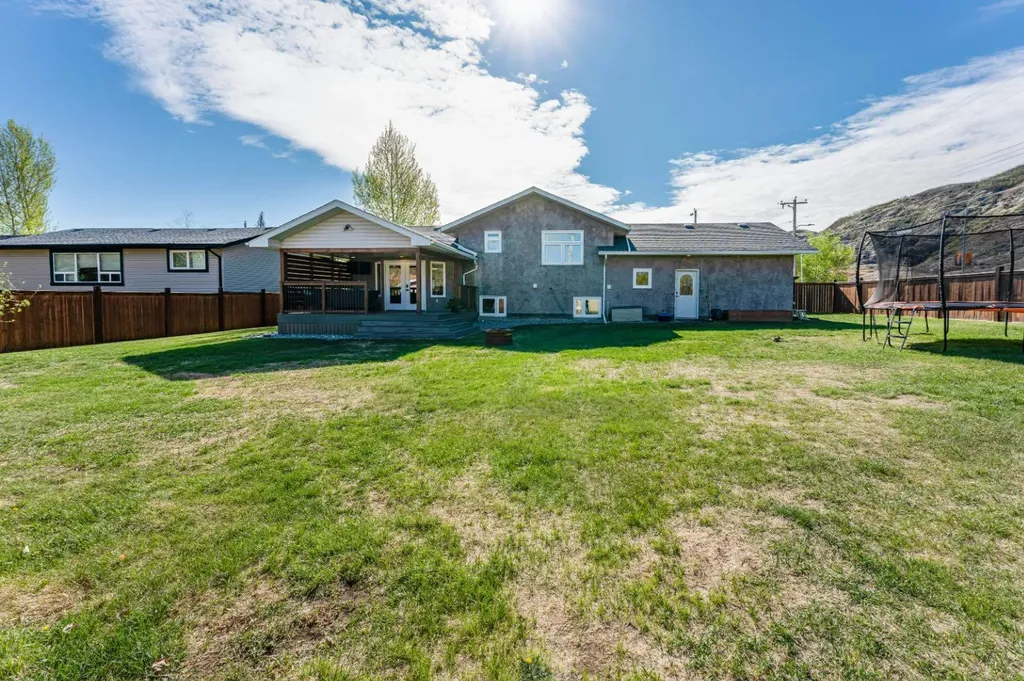 115 9 Street Drumheller AB T0J 0Y0