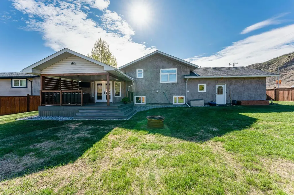 115 9 Street Drumheller AB T0J 0Y0