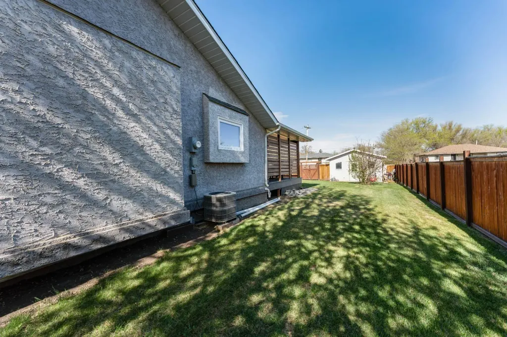 115 9 Street Drumheller AB T0J 0Y0