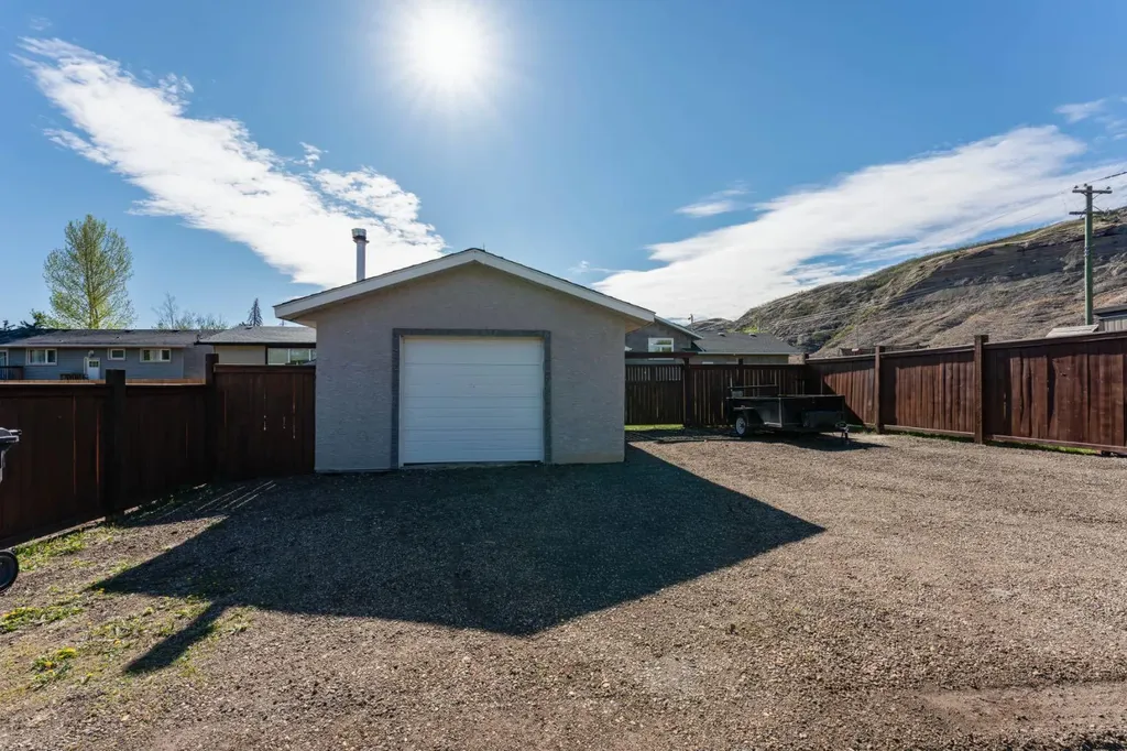 115 9 Street Drumheller AB T0J 0Y0