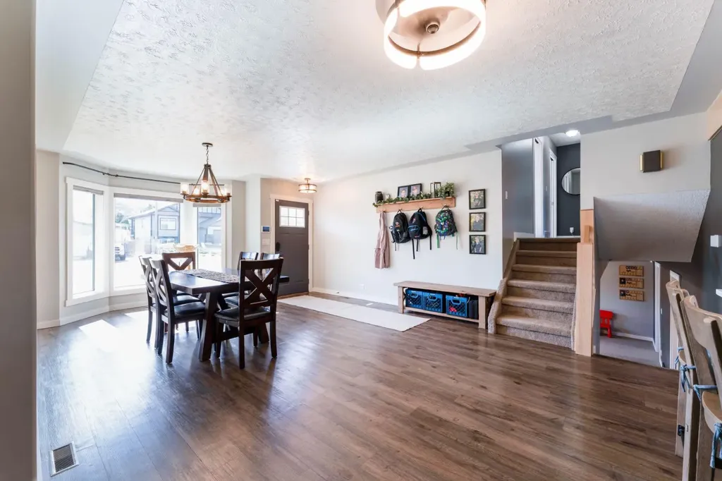 115 9 Street Drumheller AB T0J 0Y0