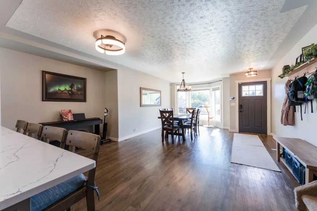 115 9 Street Drumheller AB T0J 0Y0