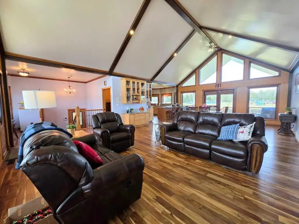 812 9 Street SE Slave Lake AB T0G 2A3
