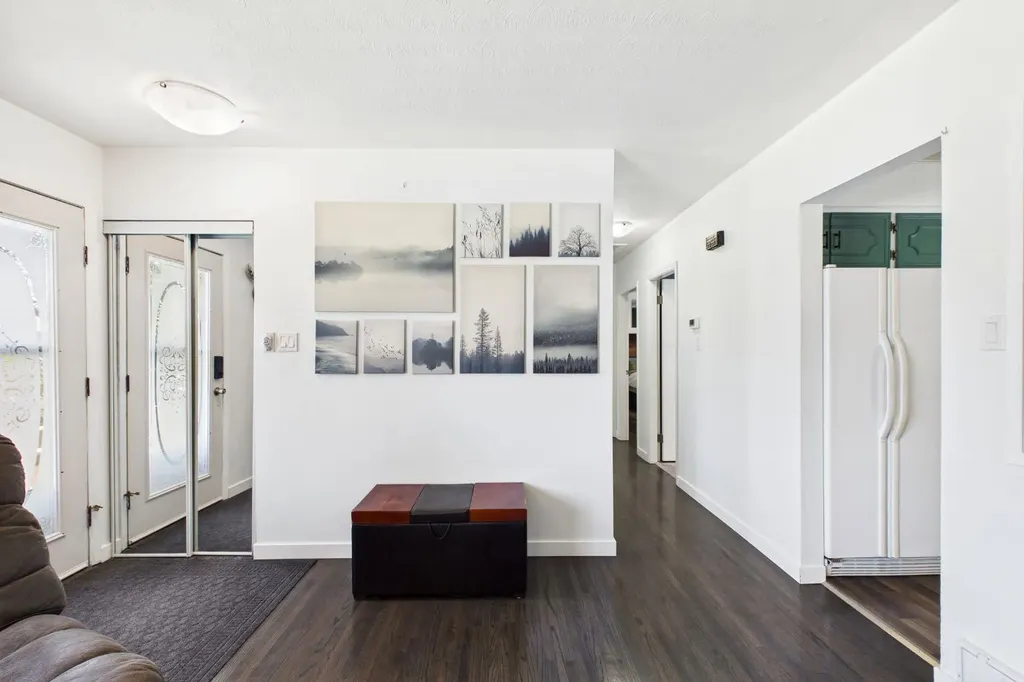7411 21 SE Calgary AB T2C 0V4