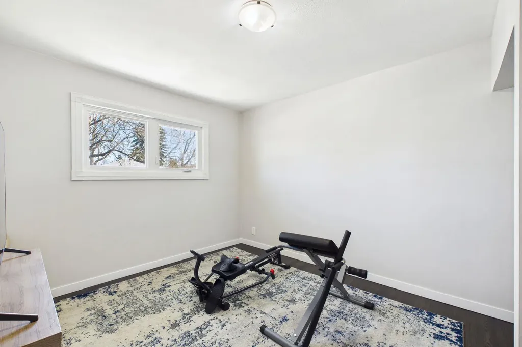 7411 21 SE Calgary AB T2C 0V4