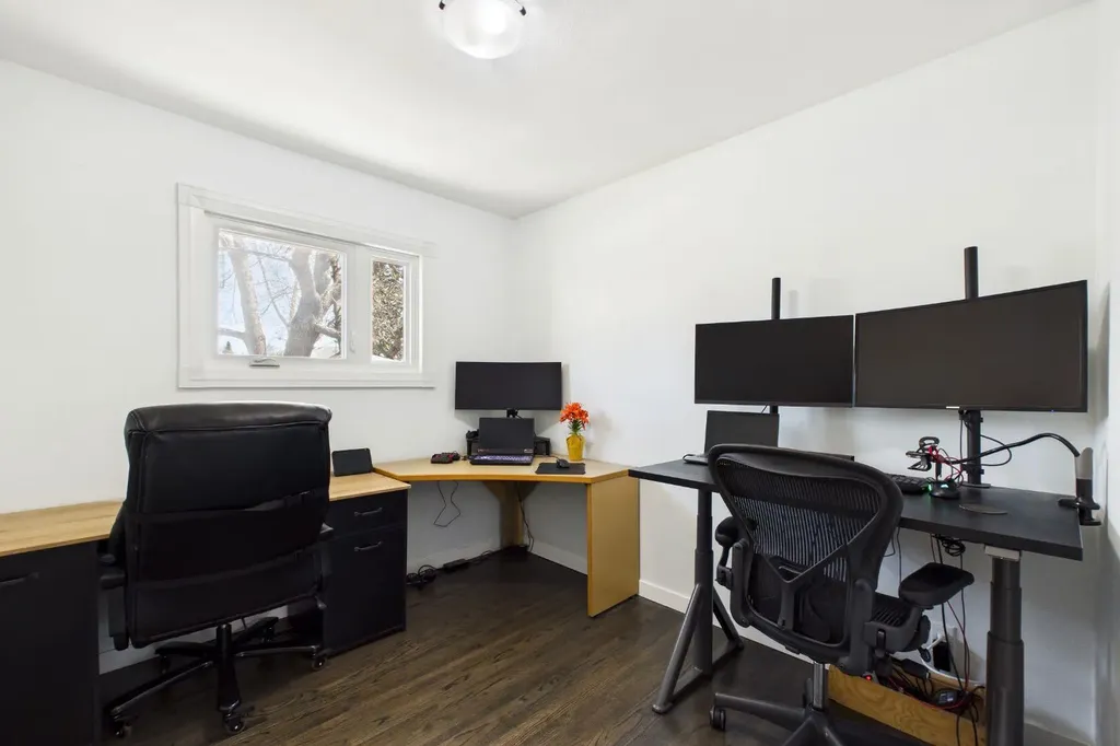 7411 21 SE Calgary AB T2C 0V4