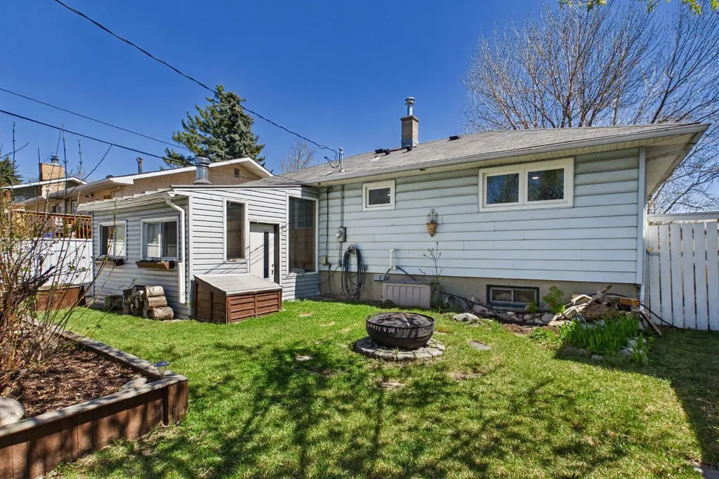 7411 21 SE Calgary AB T2C 0V4