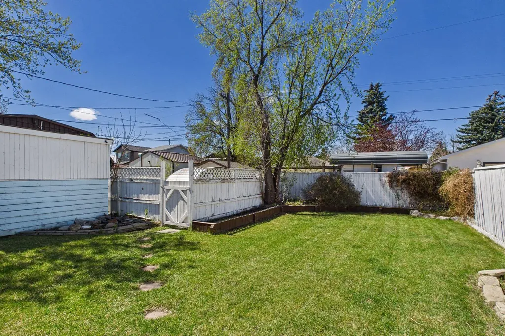 7411 21 SE Calgary AB T2C 0V4