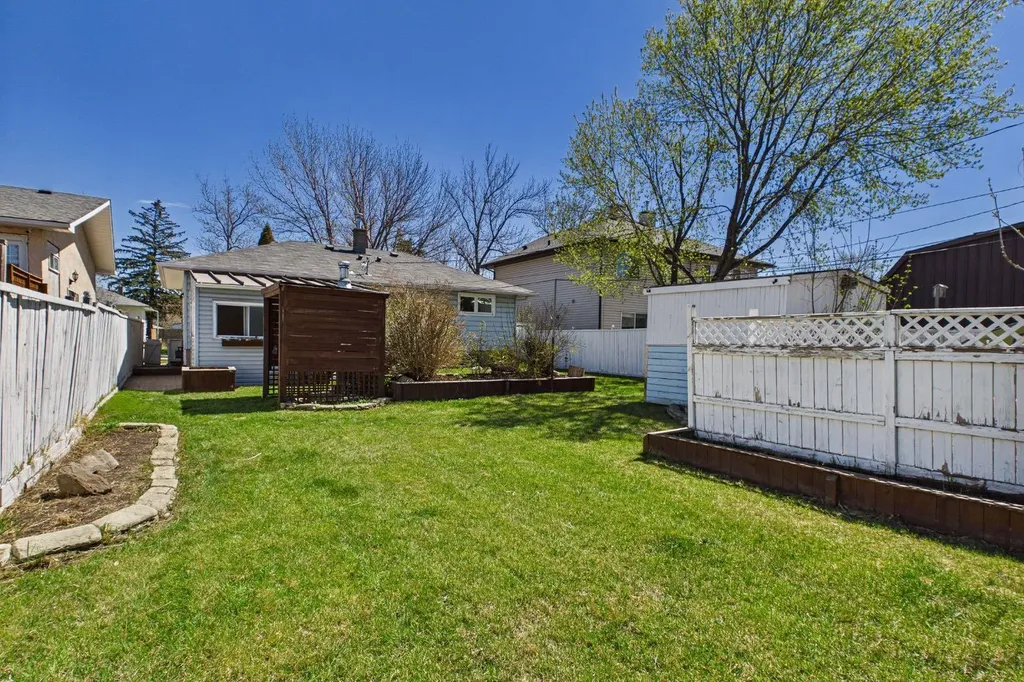 7411 21 SE Calgary AB T2C 0V4