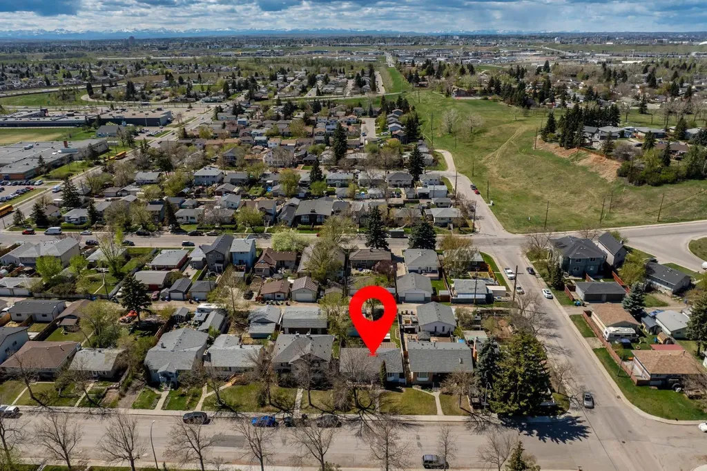 7411 21 SE Calgary AB T2C 0V4