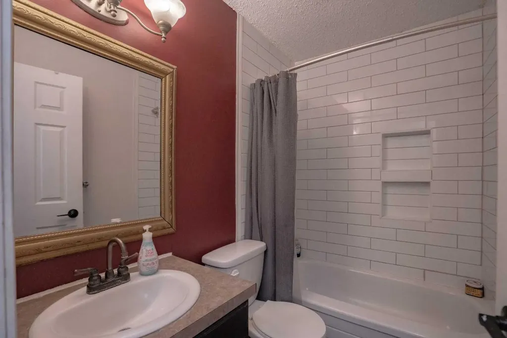 5210 54a Avenue Berwyn AB T0H0E0