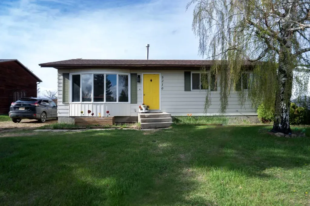 5210 54a Avenue Berwyn AB T0H0E0