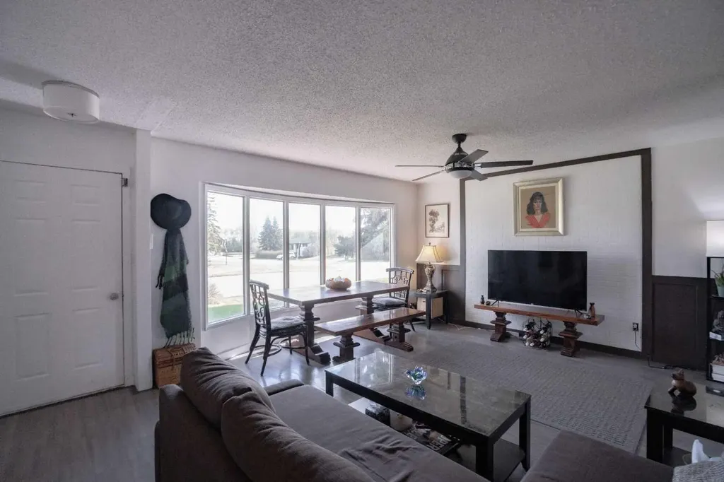 5210 54a Avenue Berwyn AB T0H0E0