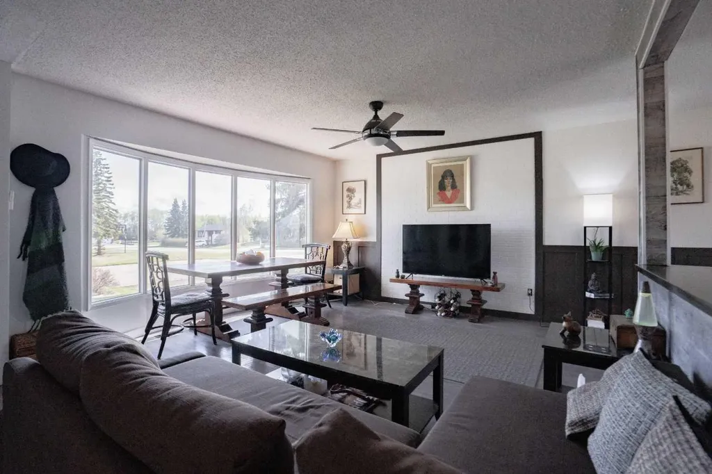 5210 54a Avenue Berwyn AB T0H0E0