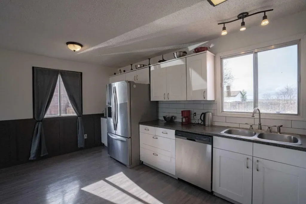 5210 54a Avenue Berwyn AB T0H0E0