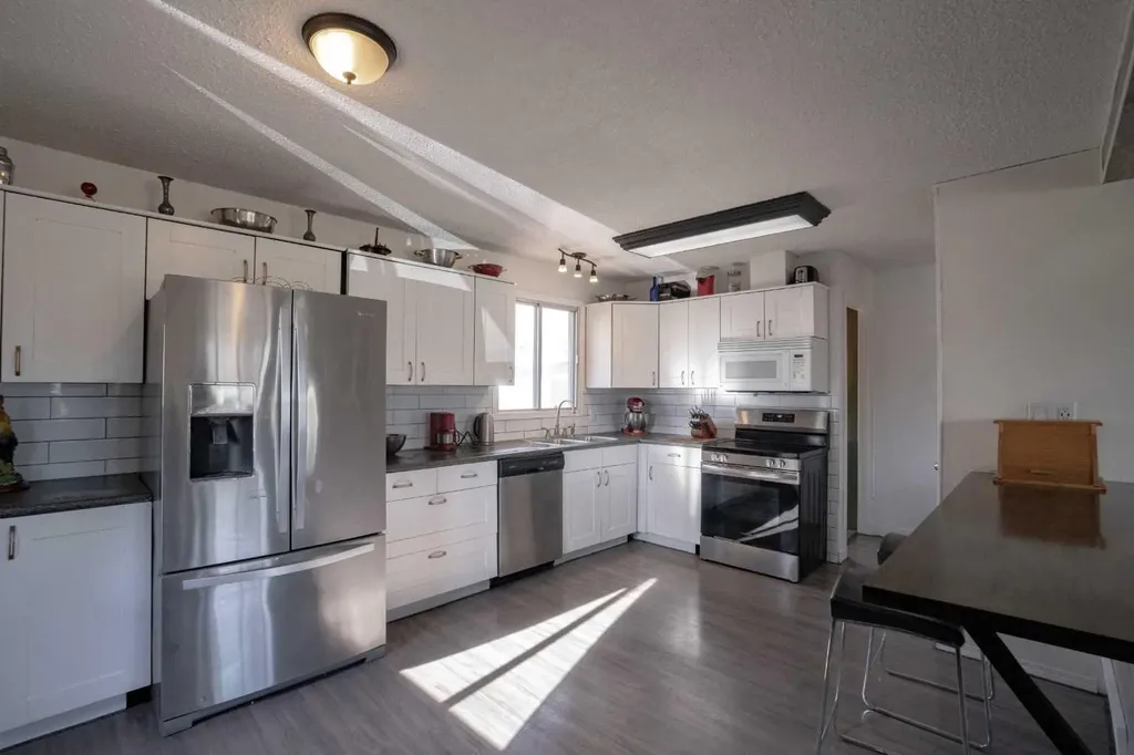 5210 54a Avenue Berwyn AB T0H0E0