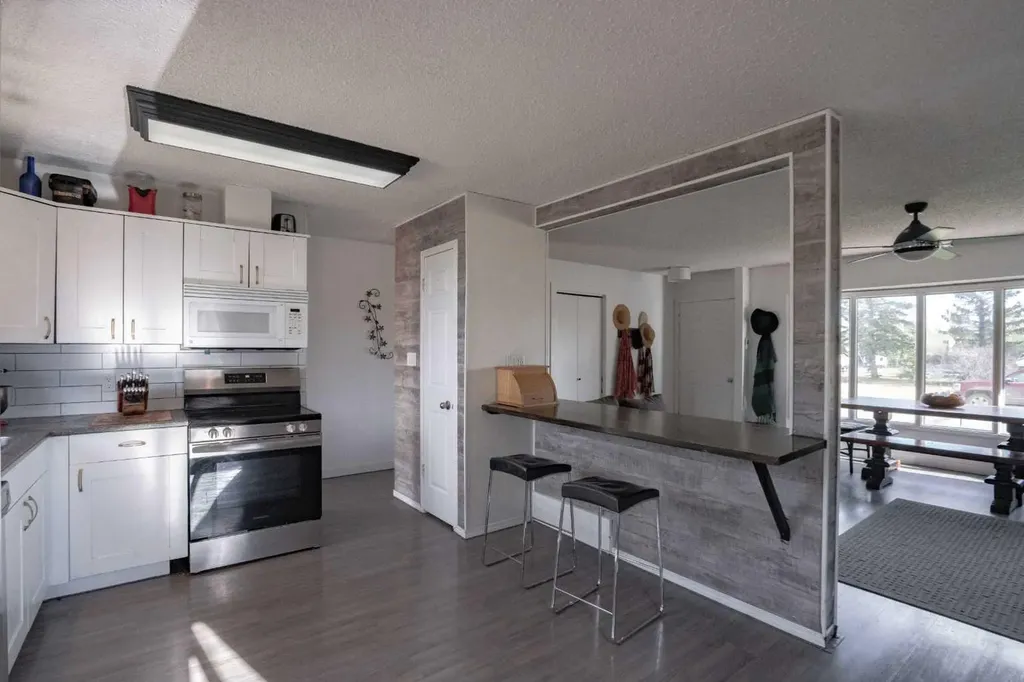 5210 54a Avenue Berwyn AB T0H0E0