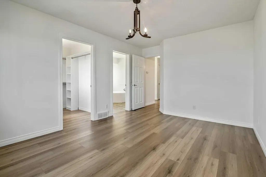 14 Crystal Shores Hill Okotoks AB T1S 2H7