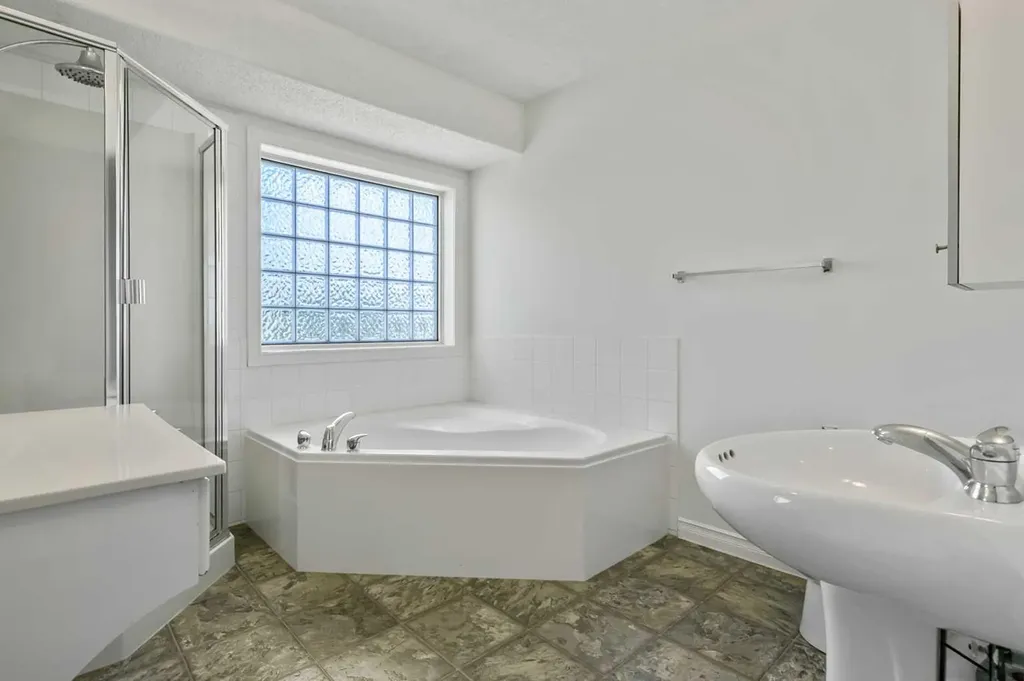 14 Crystal Shores Hill Okotoks AB T1S 2H7