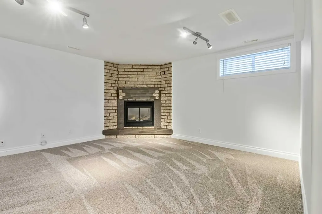 14 Crystal Shores Hill Okotoks AB T1S 2H7
