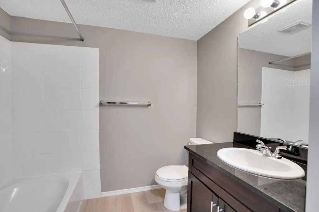 1317 27 Street SE Calgary AB T2A4Y5