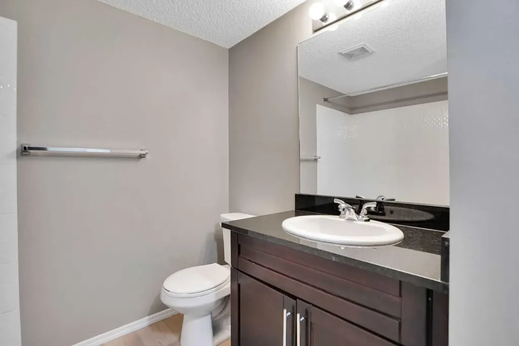 1317 27 Street SE Calgary AB T2A4Y5