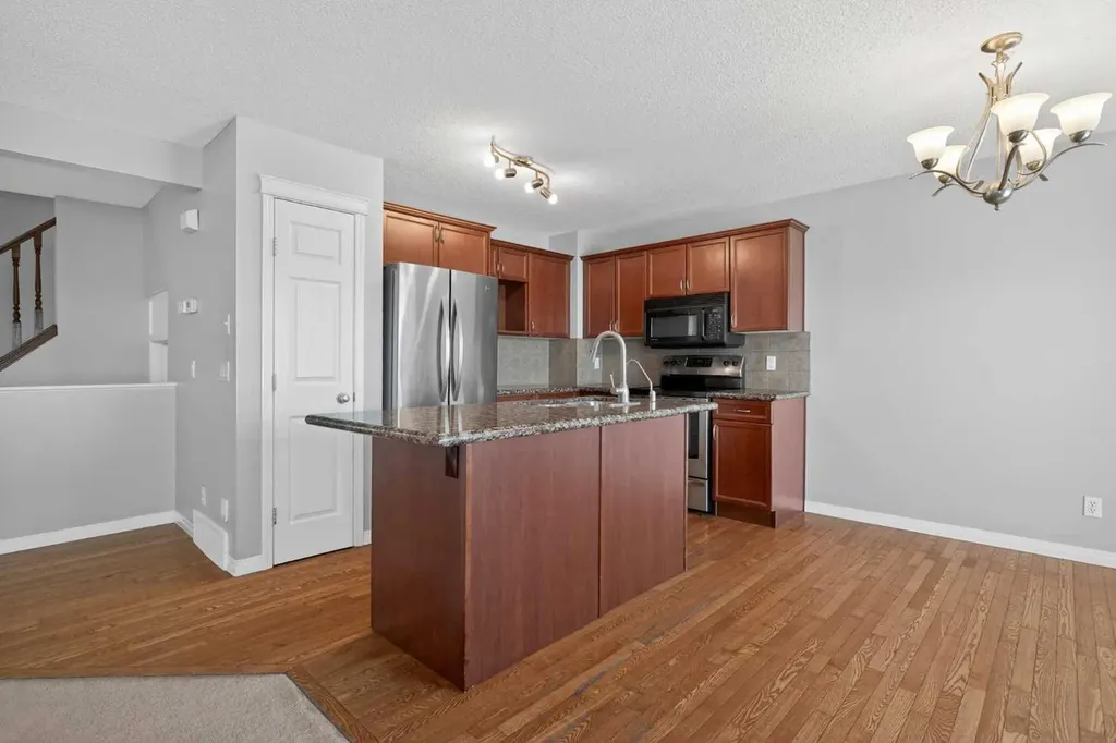 124 Everglen Way SW Calgary AB t2y 5g2