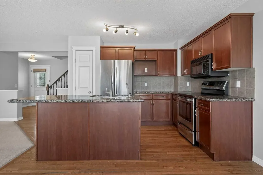 124 Everglen Way SW Calgary AB t2y 5g2