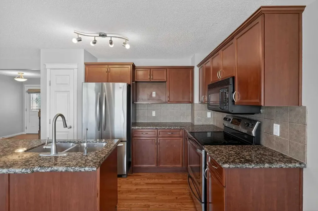 124 Everglen Way SW Calgary AB t2y 5g2
