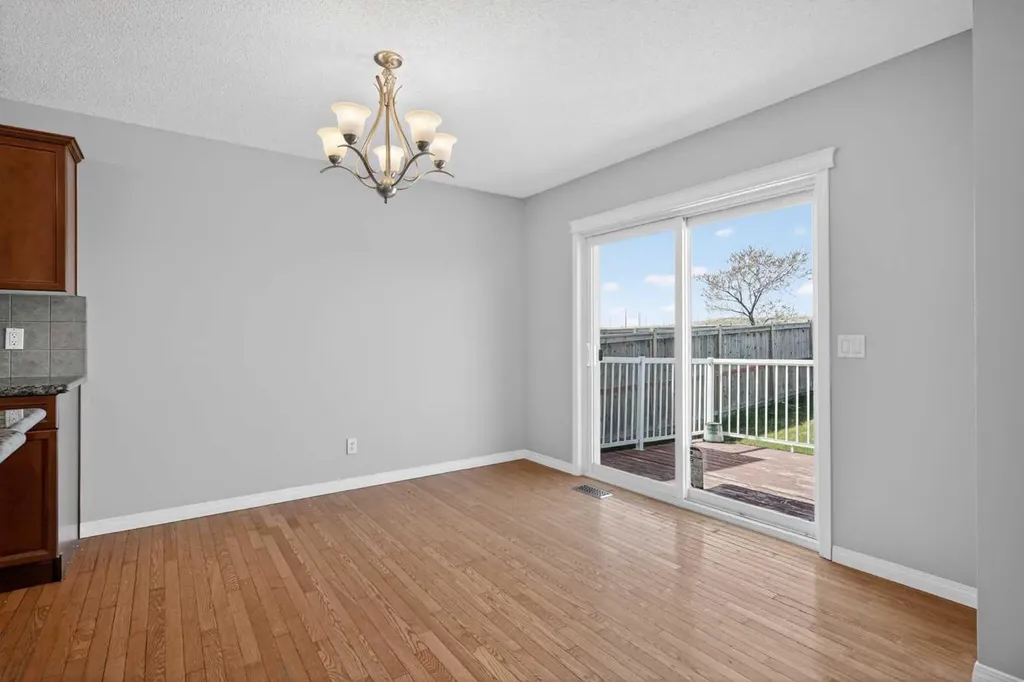 124 Everglen Way SW Calgary AB t2y 5g2