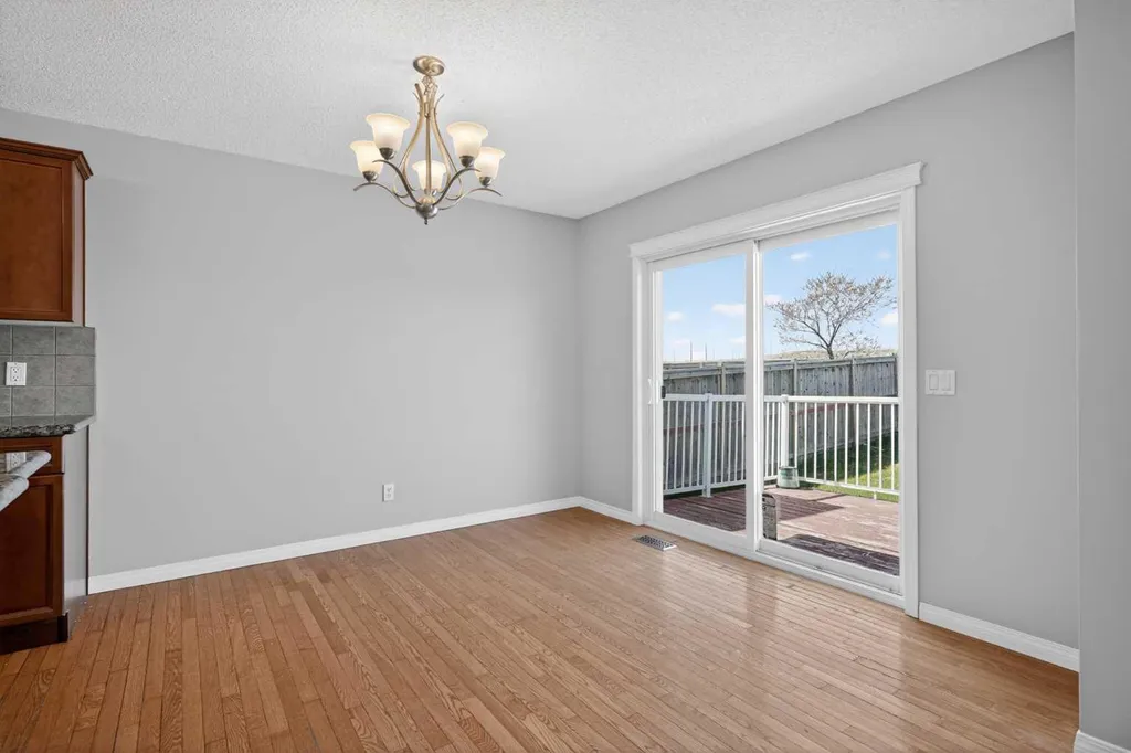 124 Everglen Way SW Calgary AB t2y 5g2