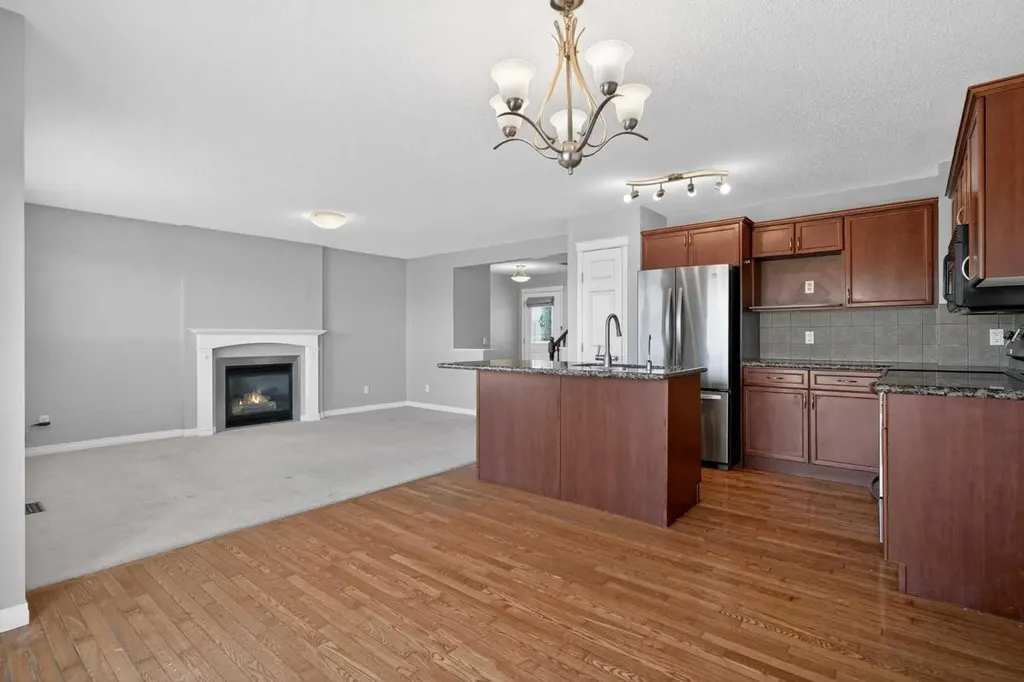 124 Everglen Way SW Calgary AB t2y 5g2