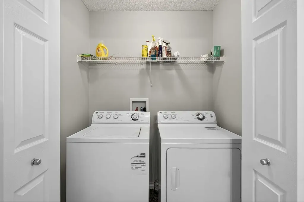 124 Everglen Way SW Calgary AB t2y 5g2