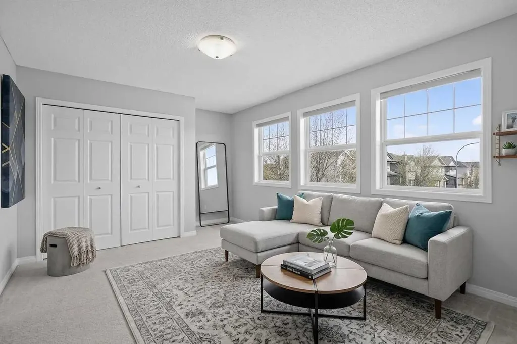 124 Everglen Way SW Calgary AB t2y 5g2