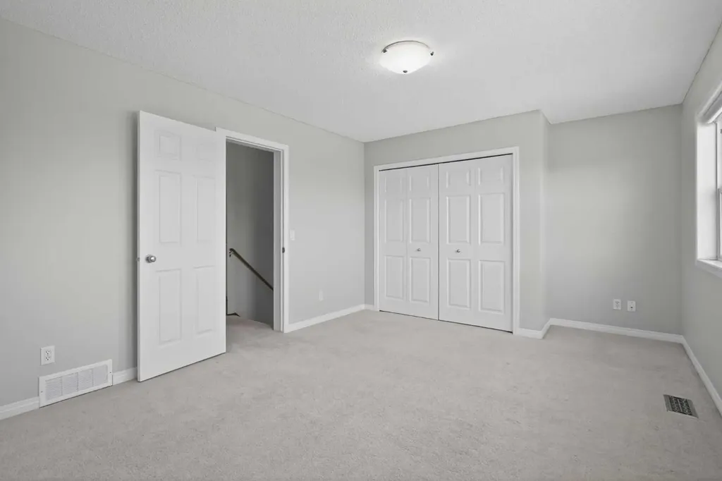 124 Everglen Way SW Calgary AB t2y 5g2
