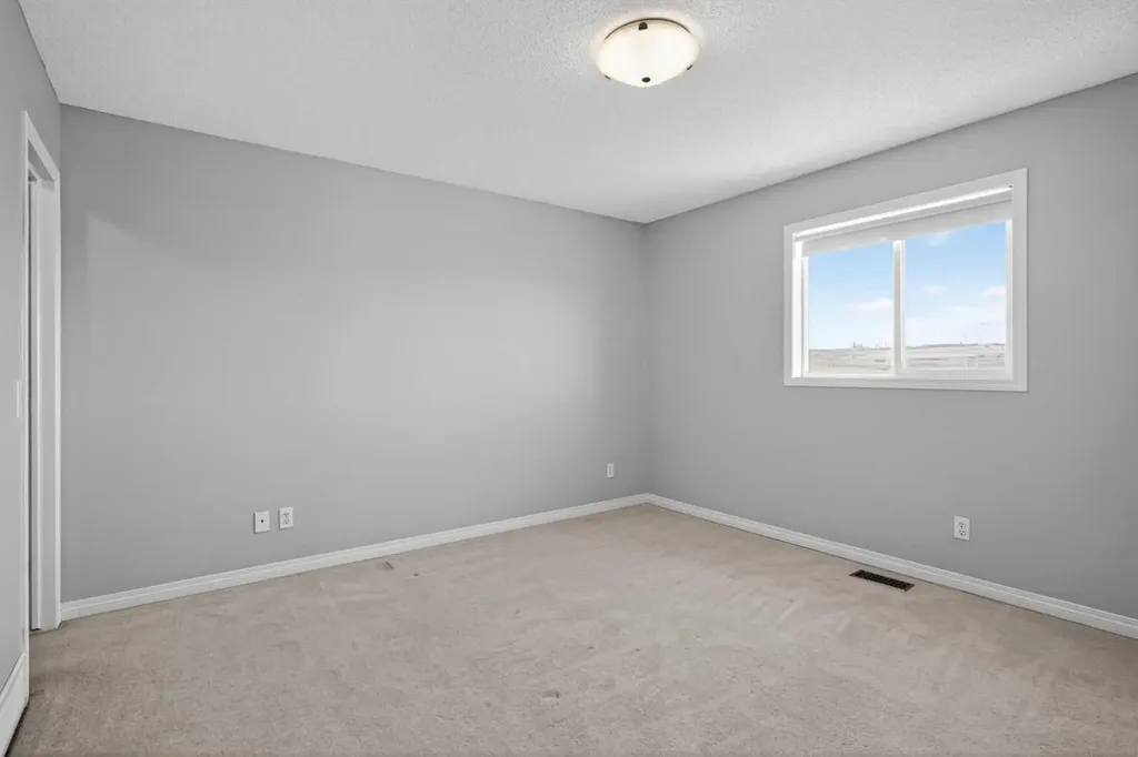 124 Everglen Way SW Calgary AB t2y 5g2
