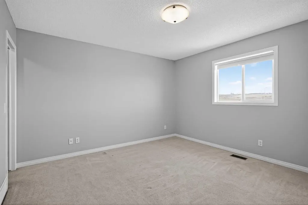 124 Everglen Way SW Calgary AB t2y 5g2