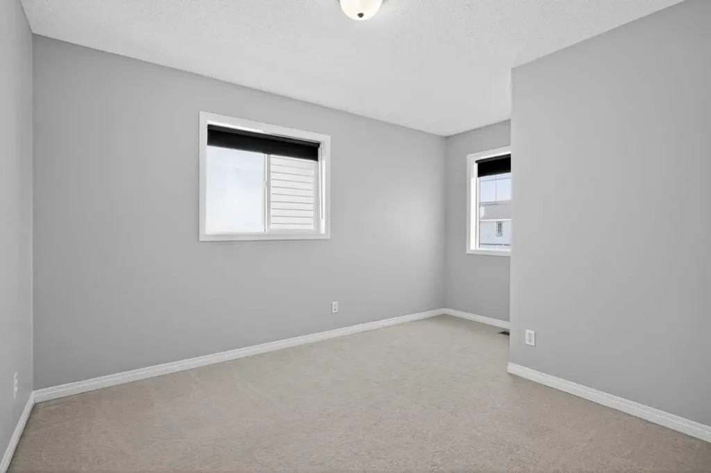 124 Everglen Way SW Calgary AB t2y 5g2
