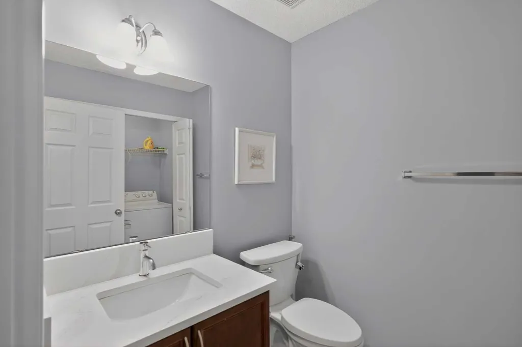 124 Everglen Way SW Calgary AB t2y 5g2