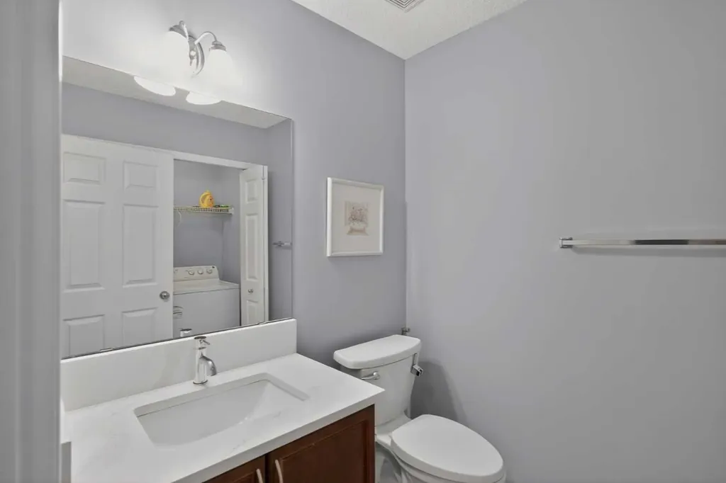 124 Everglen Way SW Calgary AB t2y 5g2