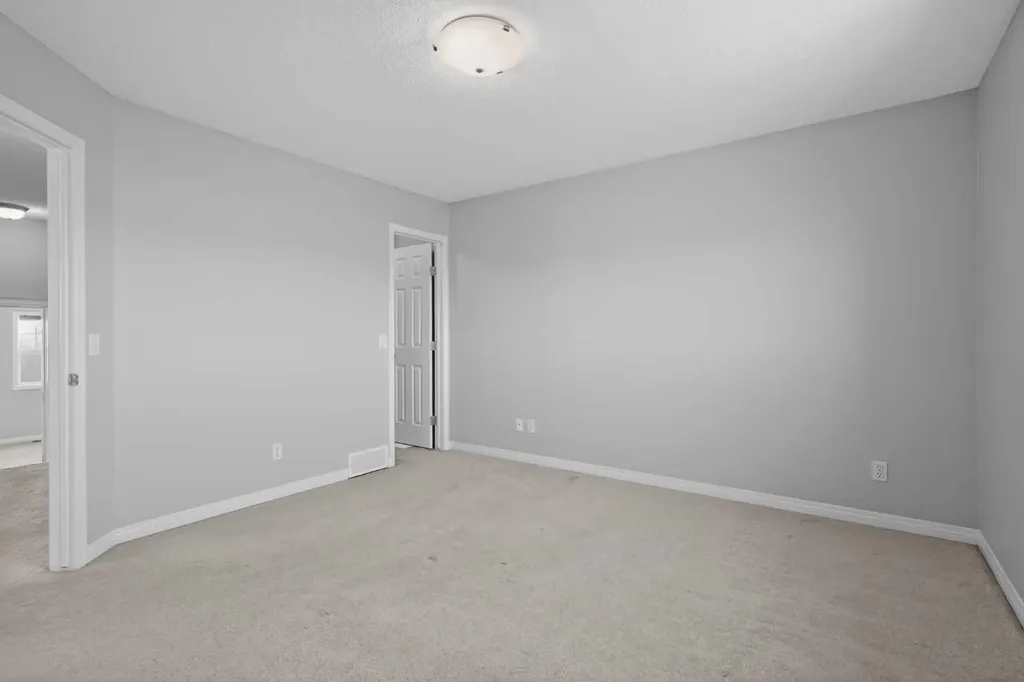 124 Everglen Way SW Calgary AB t2y 5g2