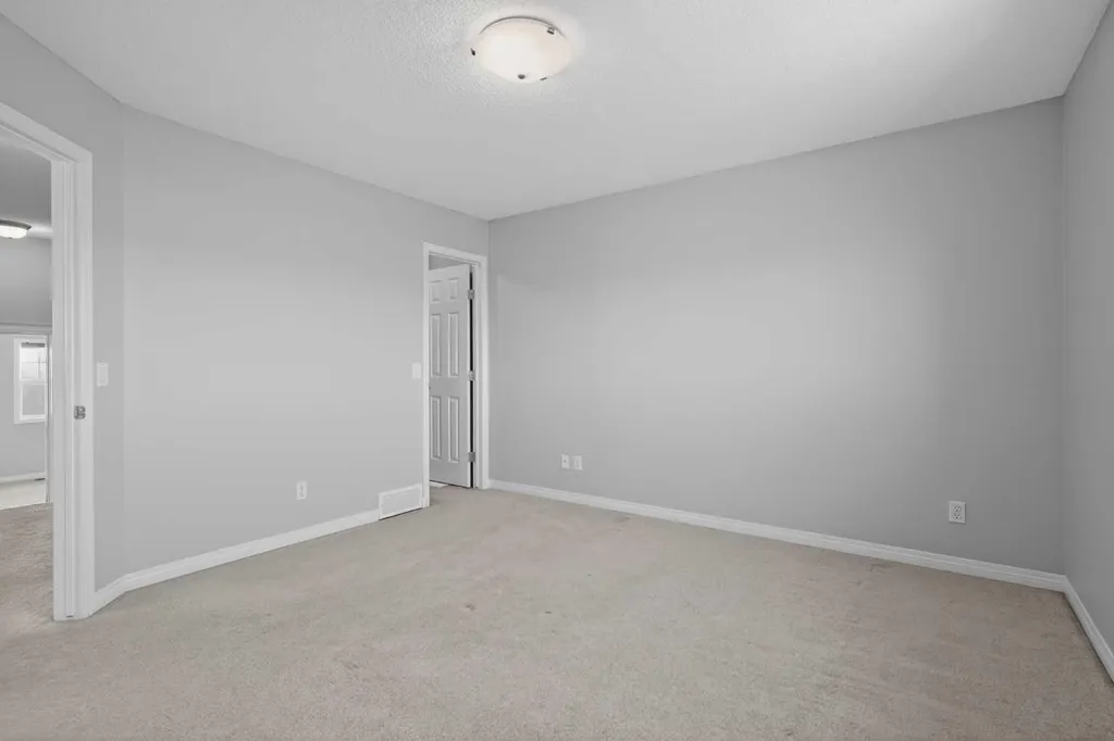 124 Everglen Way SW Calgary AB t2y 5g2
