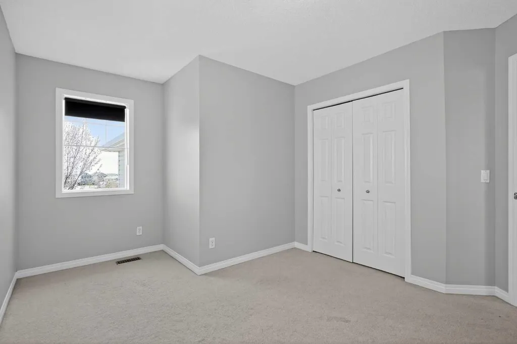 124 Everglen Way SW Calgary AB t2y 5g2