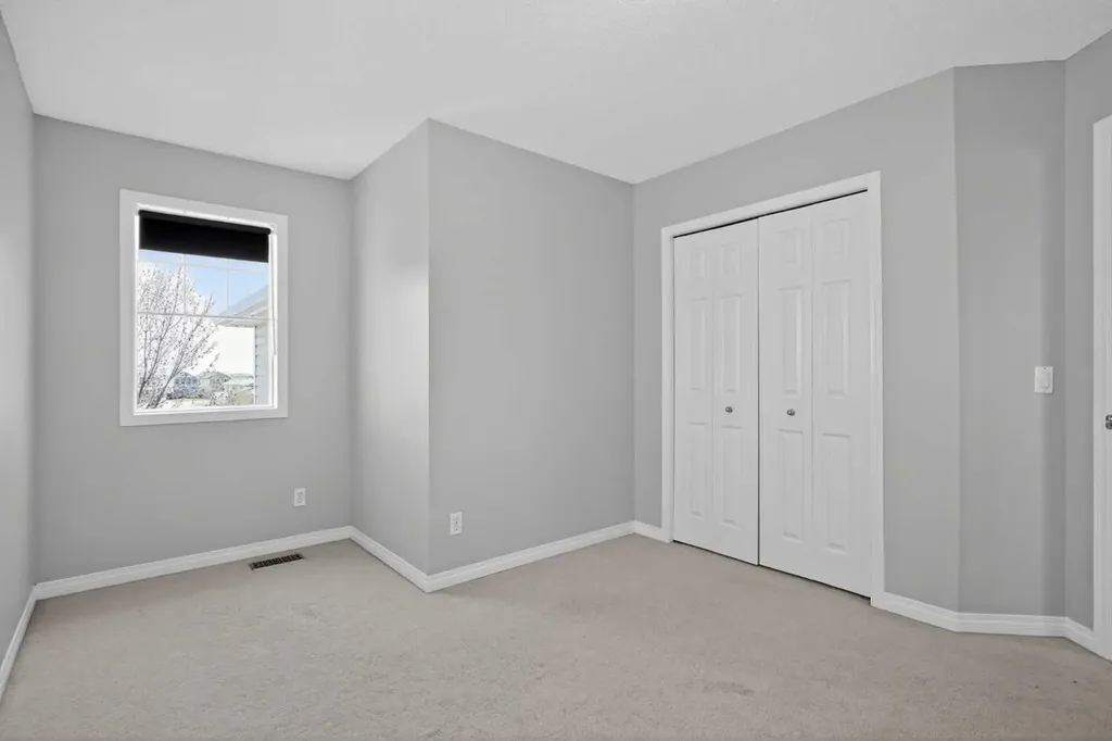 124 Everglen Way SW Calgary AB t2y 5g2