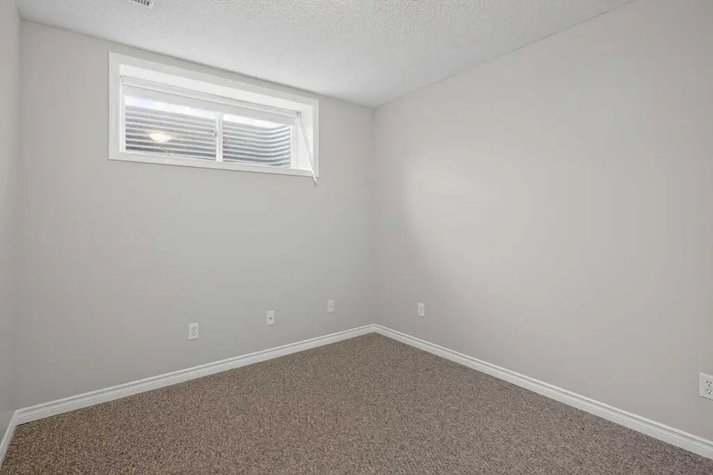 124 Everglen Way SW Calgary AB t2y 5g2