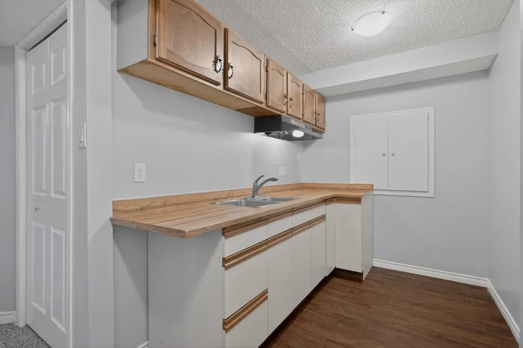 124 Everglen Way SW Calgary AB t2y 5g2