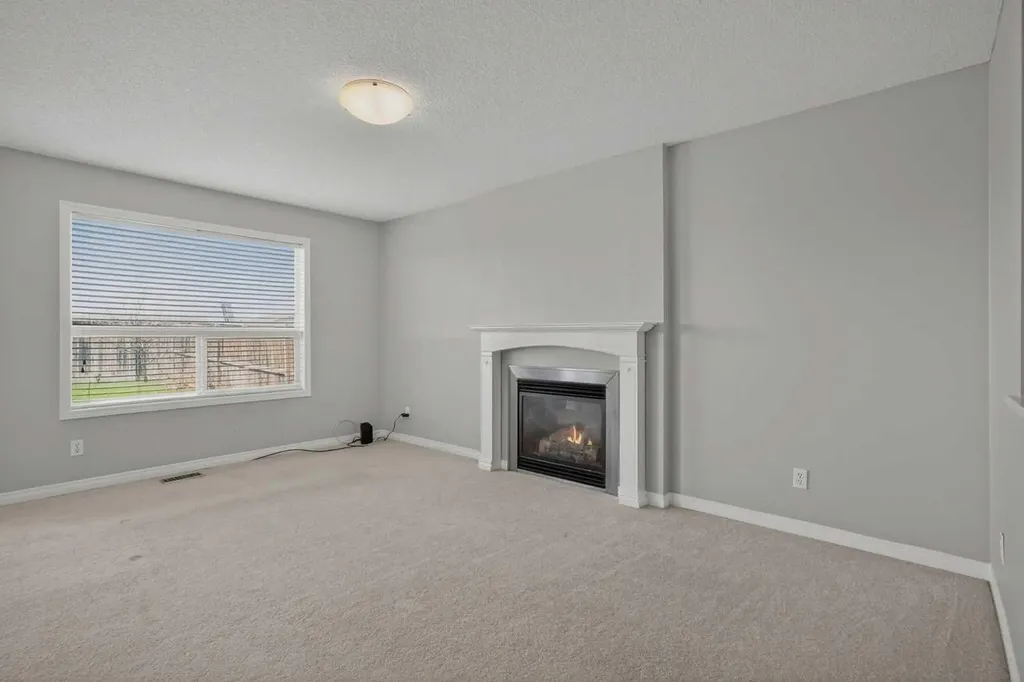 124 Everglen Way SW Calgary AB t2y 5g2